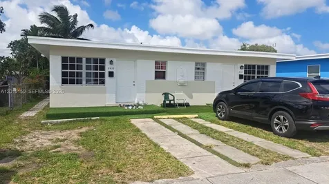 2457 NW 35th Street Miami FL 33142