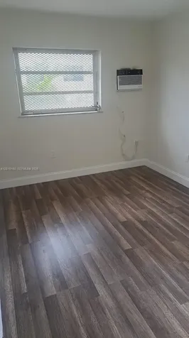 2457 NW 35th Street Miami FL 33142