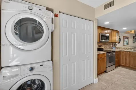 4250 SW 70th Terrace Davie FL 33314