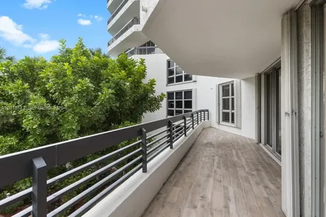 3500 Mystic Pointe Drive Aventura FL 33180