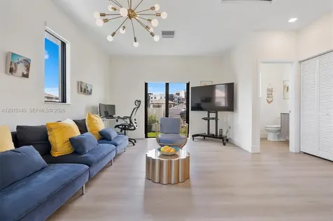 8368 Central Park Boulevard Doral FL 33166
