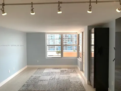 2899 Collins Avenue Miami Beach FL 33140