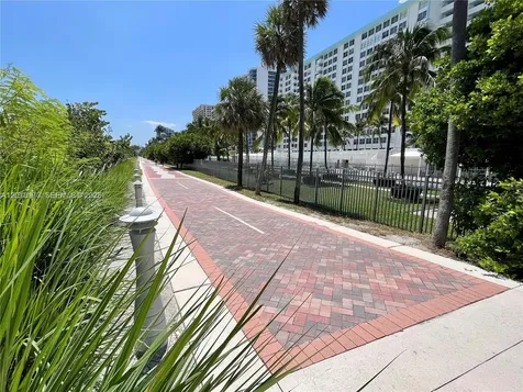 2899 Collins Avenue Miami Beach FL 33140