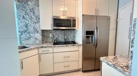 2899 Collins Avenue Miami Beach FL 33140