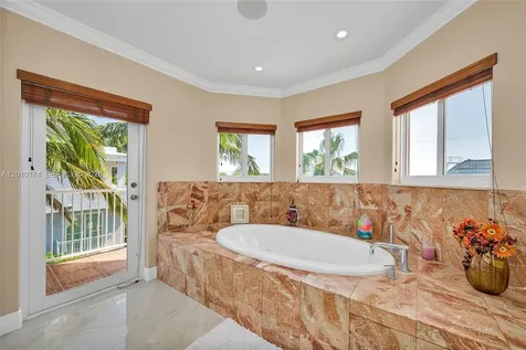 112 N Bounty Lane Key Largo FL 33037
