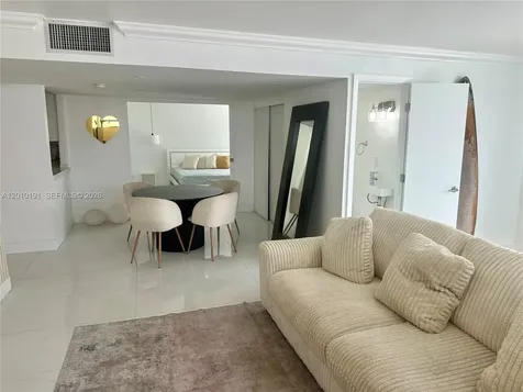 1800 Collins Avenue Miami Beach FL 33139