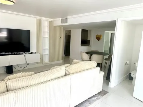 1800 Collins Avenue Miami Beach FL 33139