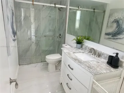 1800 Collins Avenue Miami Beach FL 33139