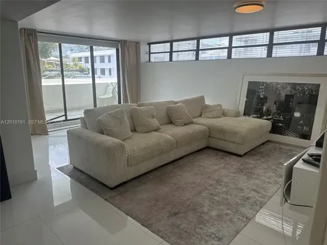1800 Collins Avenue Miami Beach FL 33139