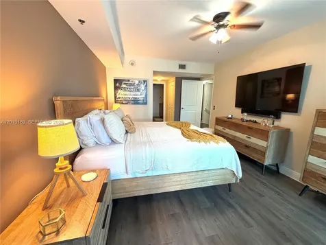 2641 N Flamingo Road Sunrise FL 33323