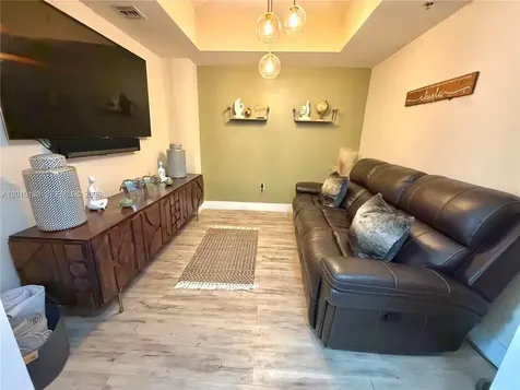 2641 N Flamingo Road Sunrise FL 33323