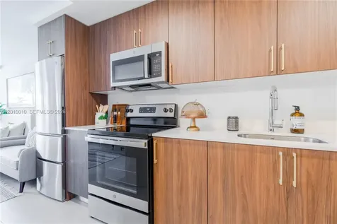 1950 W 49th Street Hialeah FL 33012
