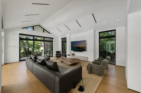 4100 Pinta Court Coral Gables FL 33146