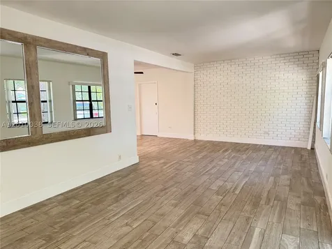 1140 Wren Avenue Miami Springs FL 33166