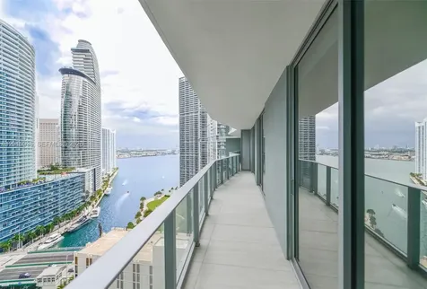 77 SE 5 Street Miami FL 33131