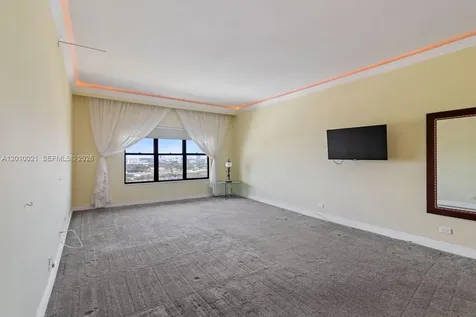 1800 NE 114th Street Miami FL 33181