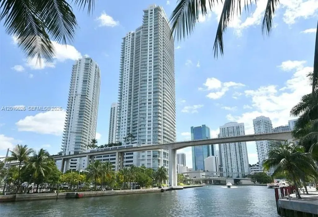 185 SW 7th Street Miami FL 33130