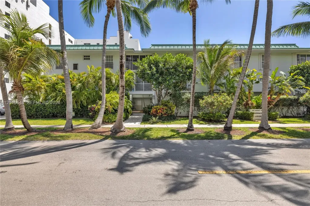 300 Sunrise Drive Key Biscayne FL 33149