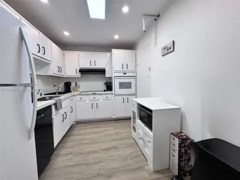 400 Kings Point Drive Sunny Isles Beach FL 33160