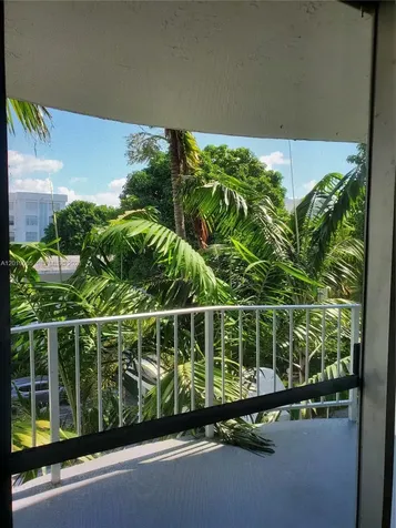 496 NW 165th Street Road Miami FL 33169