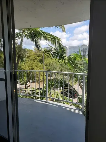 496 NW 165th Street Road Miami FL 33169