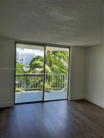 496 NW 165th Street Road Miami FL 33169