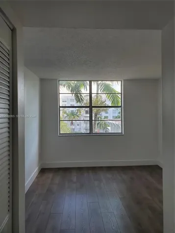 496 NW 165th Street Road Miami FL 33169