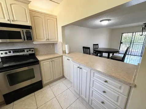 2260 W 53rd Place Hialeah FL 33016