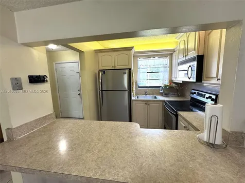 2260 W 53rd Place Hialeah FL 33016