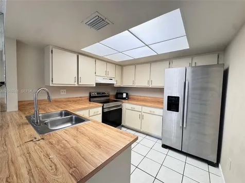 10893 NW 7th Street Miami FL 33172