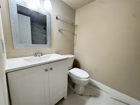 10893 NW 7th Street Miami FL 33172