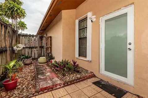 6745 NW 192nd Lane Hialeah FL 33015