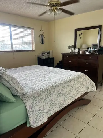 2735 W 52nd Street Hialeah FL 33016