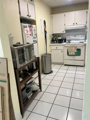 2735 W 52nd Street Hialeah FL 33016