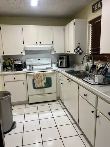 2735 W 52nd Street Hialeah FL 33016