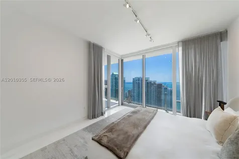 300 Biscayne Blvd Way Miami FL 33131