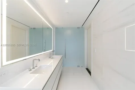 300 Biscayne Blvd Way Miami FL 33131