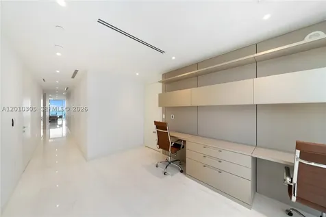 300 Biscayne Blvd Way Miami FL 33131
