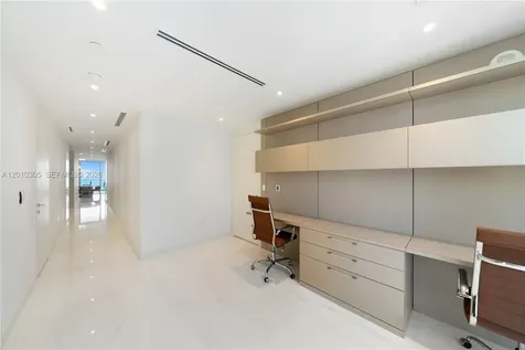300 Biscayne Boulevard Way Miami FL 33131