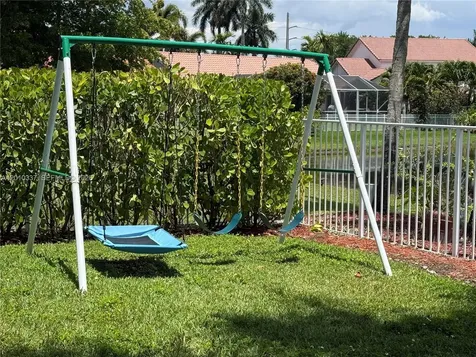 1070 Capistrano Weston FL 33326