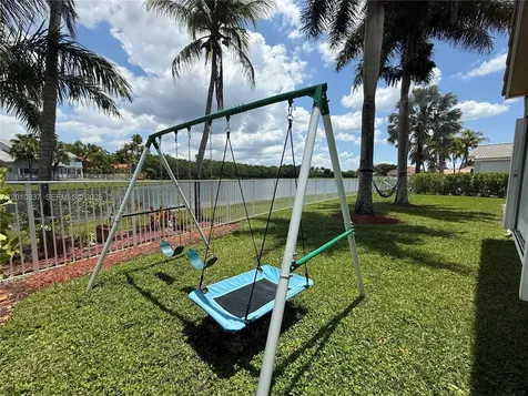 1070 Capistrano Weston FL 33326