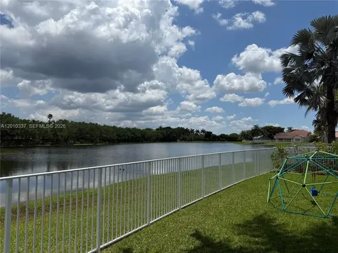 1070 Capistrano Weston FL 33326