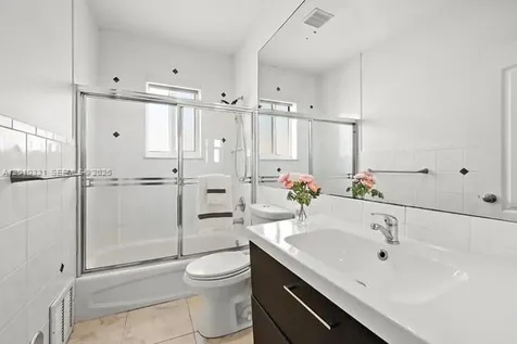 3200 Percival Avenue Miami FL 33133