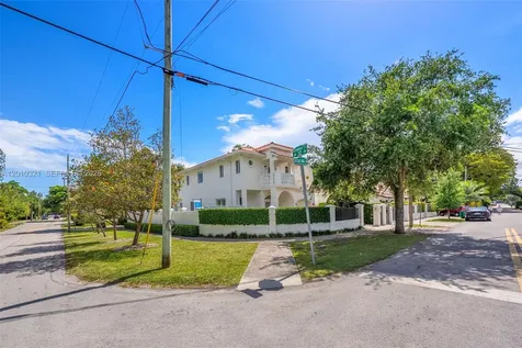 3200 Percival Avenue Miami FL 33133