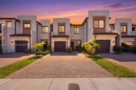 20572 NE 5th Place Miami FL 33179