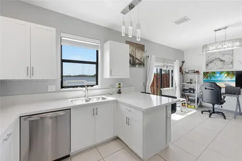 20572 NE 5th Place Miami FL 33179