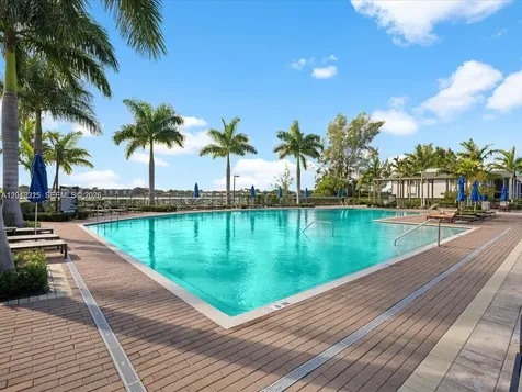 20572 NE 5th Place Miami FL 33179