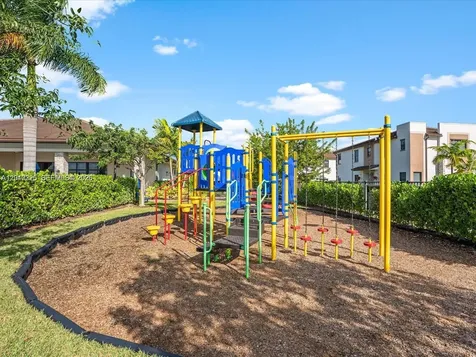 20572 NE 5th Place Miami FL 33179