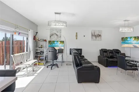 20572 NE 5th Place Miami FL 33179