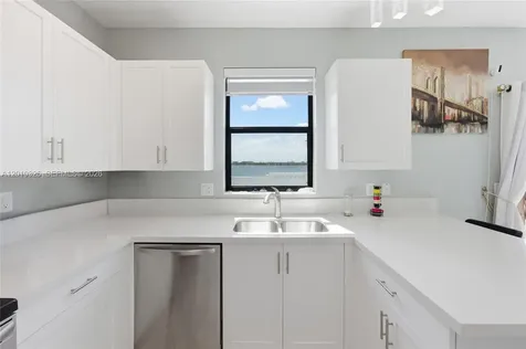 20572 NE 5th Place Miami FL 33179
